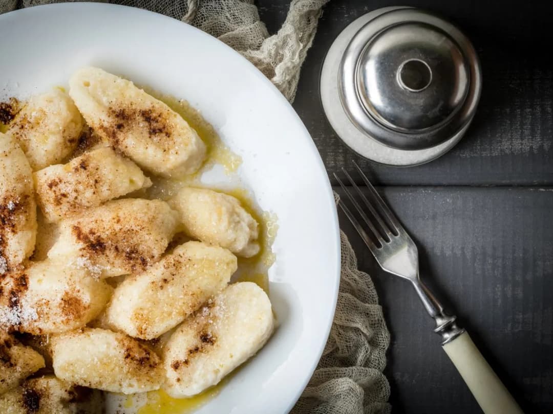 Kluski z serem: Przepis na leniwe jak u babci zawsze puszyste!