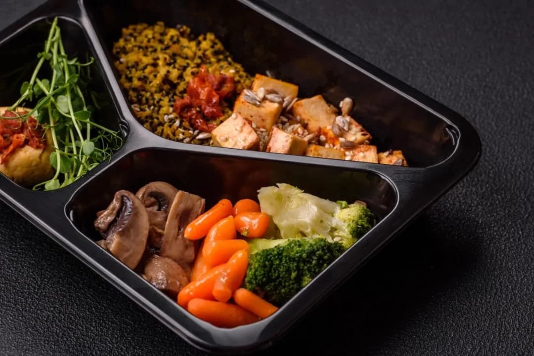Catering dietetyczny: Co to? Czy dieta pudełkowa jest dla Ciebie?