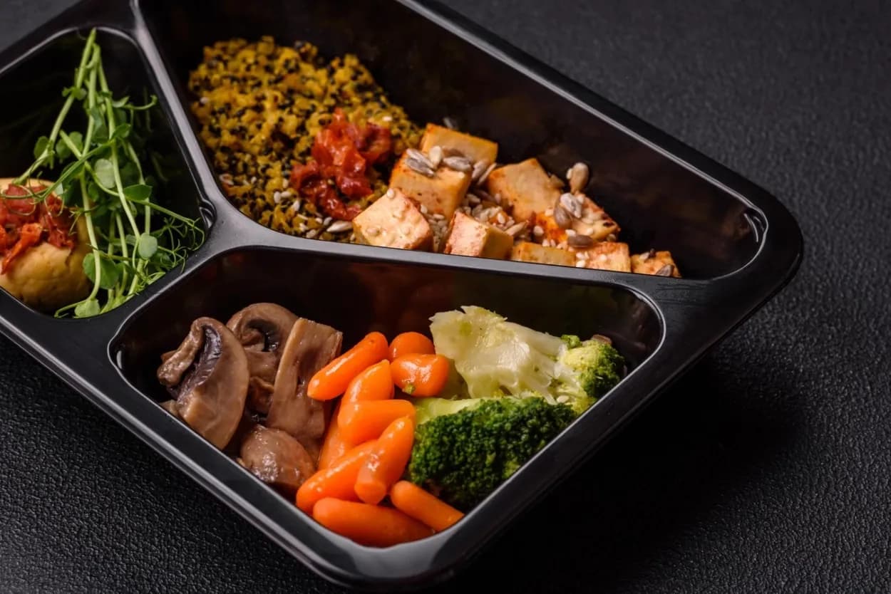 Catering dietetyczny: Co to? Czy dieta pudełkowa jest dla Ciebie?