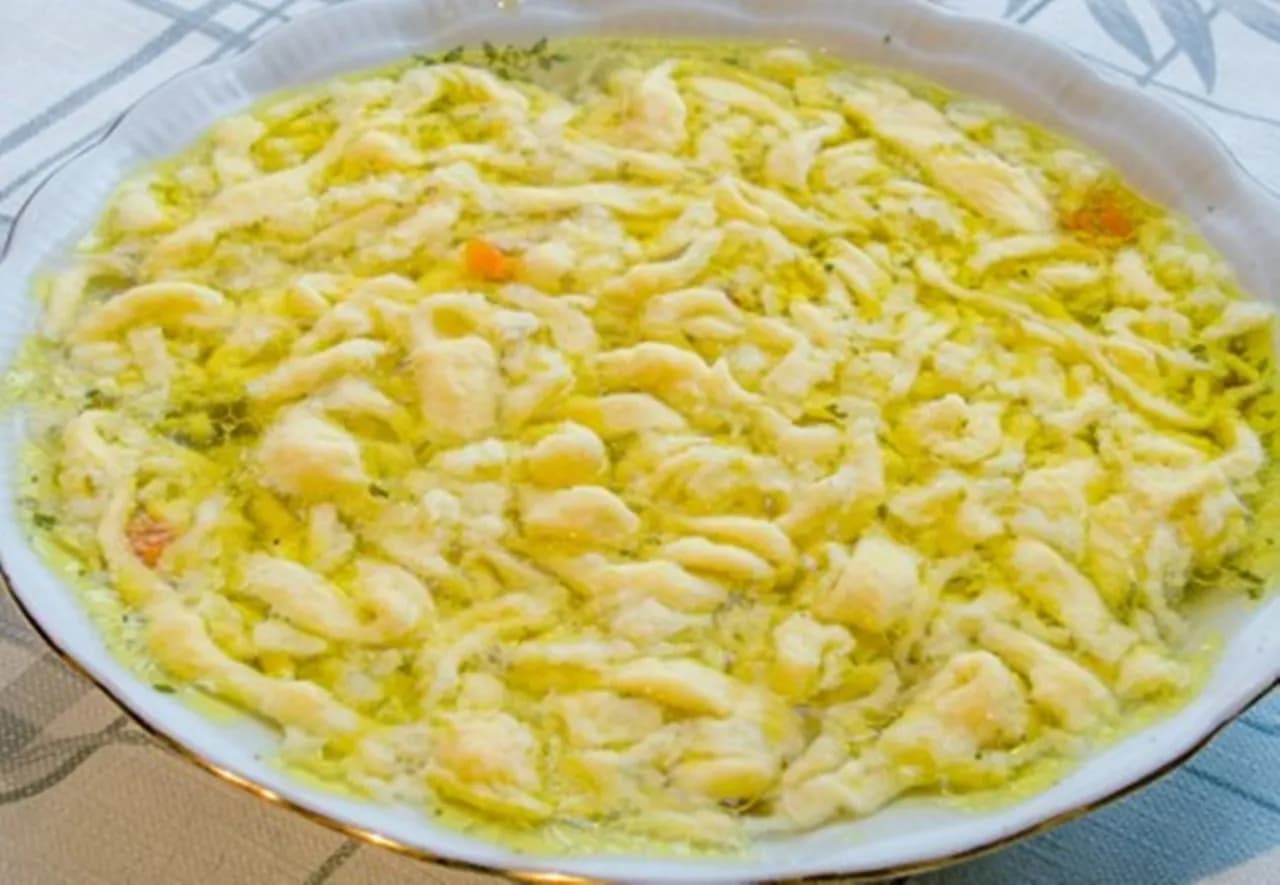 Jak zrobić kluski lane? Poznaj sekret puszystej konsystencji