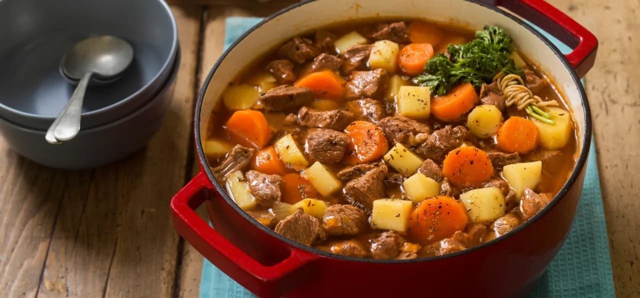 Mistrzowska zupa gulaszowa: Przepis, który zawsze wychodzi!