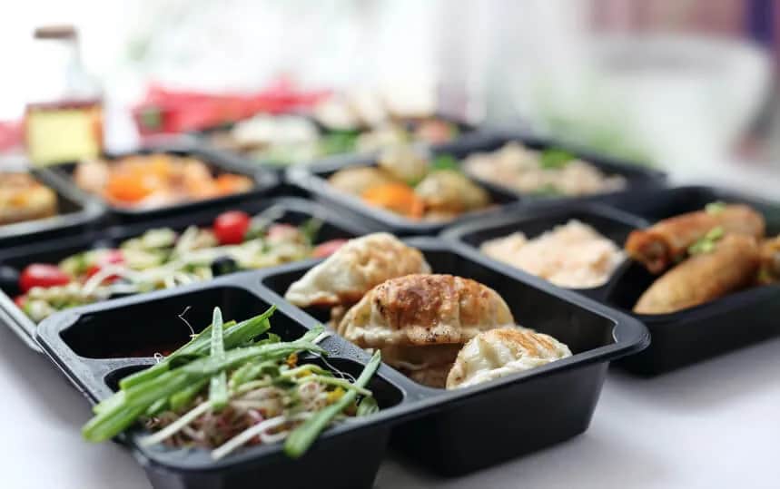 Co to jest catering? Rodzaje, zalety i jak wybrać idealny!