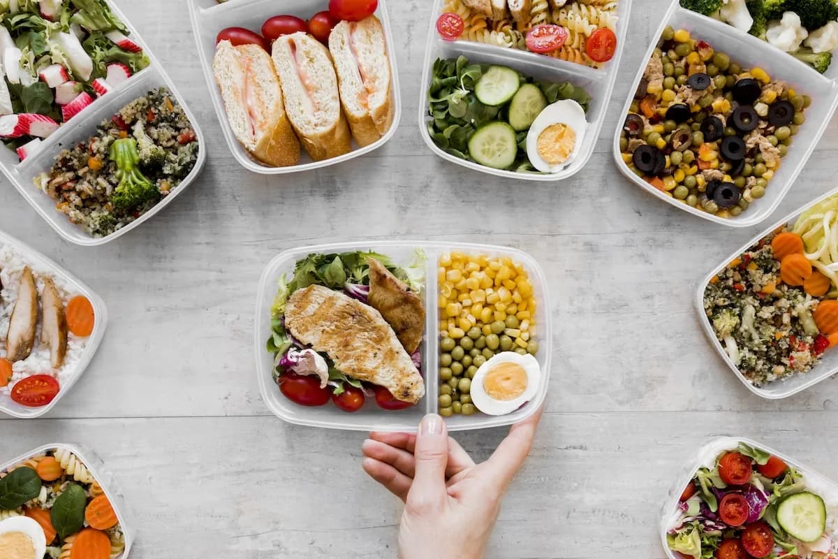 Rodzaje cateringu: Przewodnik, który ułatwi wybór na każdą okazję