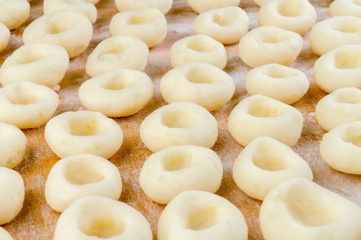 Kluski śląskie: ile mają kalorii? Nie tuczą, jeśli wiesz jak!