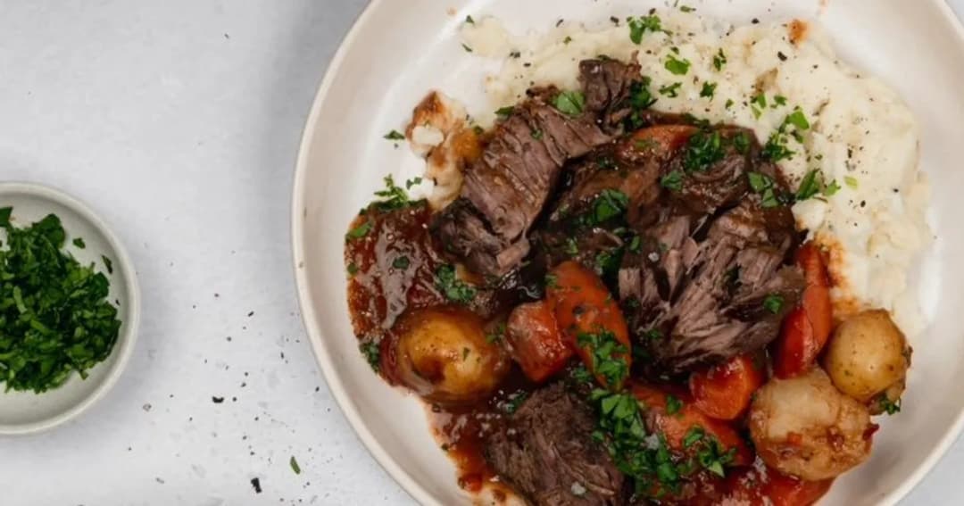 Wołowina w sosie: Miękka i soczysta? Poznaj sekrety mistrzów!