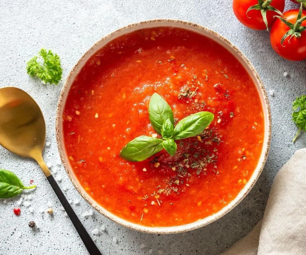 Jak doprawić zupę pomidorową? Sekret idealnego smaku Kazimierza